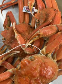 12/4(木)
✨本日の超目玉商品✨
数量限定でご用意しました‼️
🦀山形県産 特大ボイルズワイ蟹(600g)
1杯 税込2,700円《限定3杯》
🦀北海道産 特大ボイル毛蟹(600g)
1杯 税込7,000円《限定4杯》
🦪宮城県産 手作り“特大”牡蠣フライ
1パック 税込200円《数量限定》
⏰ 本日15時から・3時間限定販売!
売り切れ次第終了となりますのでお早めに✨
ご来店お待ちしております😊
#特大ボイルズワイ蟹
#特大ボイル毛蟹
#手作り
#特大
#牡蠣フライ