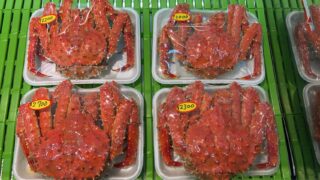 4/3(金)

🔥本日の特売🔥
⏰11時スタート‼️

🦀北海道産 ボイルタラバ蟹
＼限定4杯のみ‼️／
👉税込 2000円・2200円・2300円・2700円

🐟宮城県産 柳カレイ唐揚げ
👉1パック 税込150円

🐙北海道産 タコ唐揚げ
👉1パック 税込300円

早い者勝ちです💨
売り切れ次第終了となりますのでお早めに！

#タラバ蟹
#唐揚げ
#鮮魚
#数量限定 
#早い者勝ち