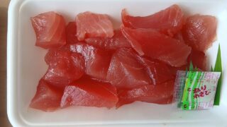 4/5(日)

本日の特売✨
＼売り切れ御免！／

🐟お刺身盛り合わせ（8点盛り）
👉15台限定　税込1500円

🍣お寿司どれでも
👉1パック 税込1000円

🔥宮城県産 塩釜 鉢マグロ山かけ
👉税込500円（これは絶対お得…！）

🧆北海道産 手作りタラフライ
👉1個 税込100円

今日は“ごちそうの日”にしませんか？😊
数量限定なのでお早めに！

#本日の特売 
#刺身盛り 
#寿司 
#マグロ 
#タラフライ