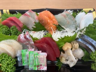 5/24(日)
🔥本日の特売🔥
11時スタート‼️
🐟お刺身盛り合わせ10点盛り
限定30台 1,000円
🐟海鮮丼
限定30台 1,000円
🍣どのお寿司でも
限定20台 1,000円
🍴どの惣菜でも
なんと全て半額‼️
数量限定です✨
お早めにご来店ください😊
#お刺身盛り合わせ10点盛り
#海鮮丼
#お寿司
#惣菜