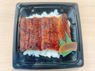 🔥土用丑の日限定販売🔥

暑い夏はうなぎを食べてスタミナアップ💪✨

🍱 中国産うな丼
限定50食
780円

🔥 中国産うなぎ串（170g）
限定50串
500円

🐟 マグロ山かけ
1パック
500円

✨どれも数量限定✨
なくなり次第終了となります🙇‍♂️

お早めにご来店ください😊

📍さかなやマルカ

#土用の丑の日
#うな重
#うなぎ串
#まぐろ山かけ